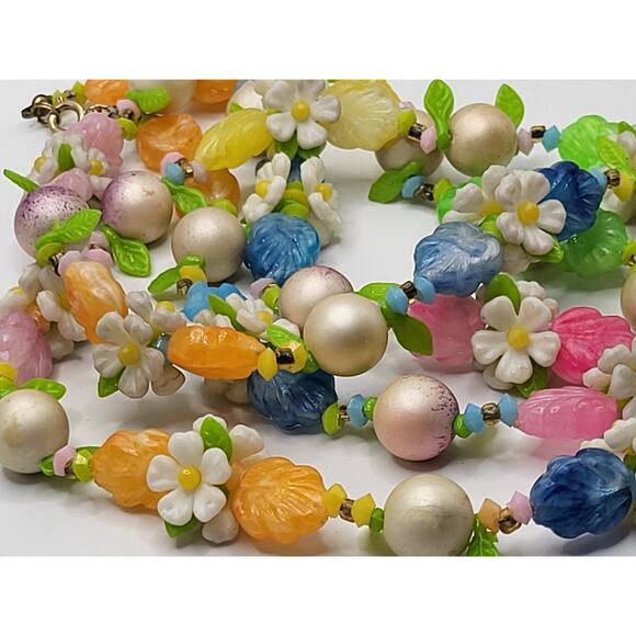 Vintage Floral Bead Necklace 42 in Pastel Lucite Flowers Faux Pearls - Picture 7 of 10